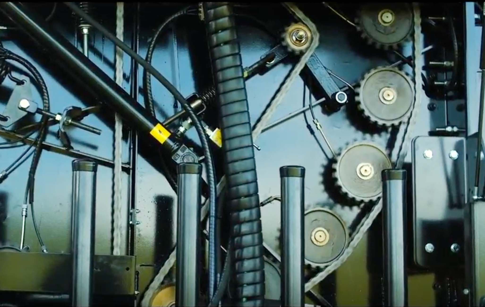 Imagem em grande plano de mancais de deslizamento numa máquina agrícola